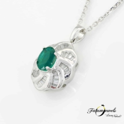 18k-feherarany-gyemant-smaragd-medal-lanccal-fr842-gyemant-smaragd