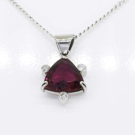 feherarany-gyemant-turmalin-medal-tum04-gyemant-0-18ct-w-si1-i1-turmalin-4-36ct-li-14k-1
