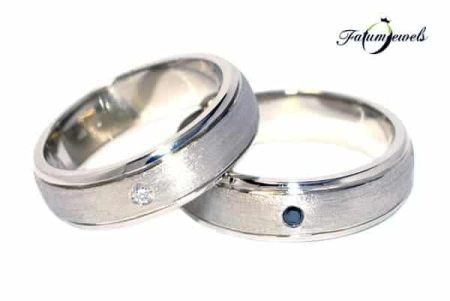 feherarany-karikagyuru-f085-0-07ct-tw-vvs1-fekete-gyemant-opak-14k