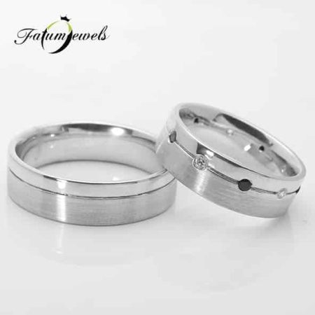 feherarany-karikagyuru-f105-0-14ct-tw-vs1-fekete-opak-14k-1
