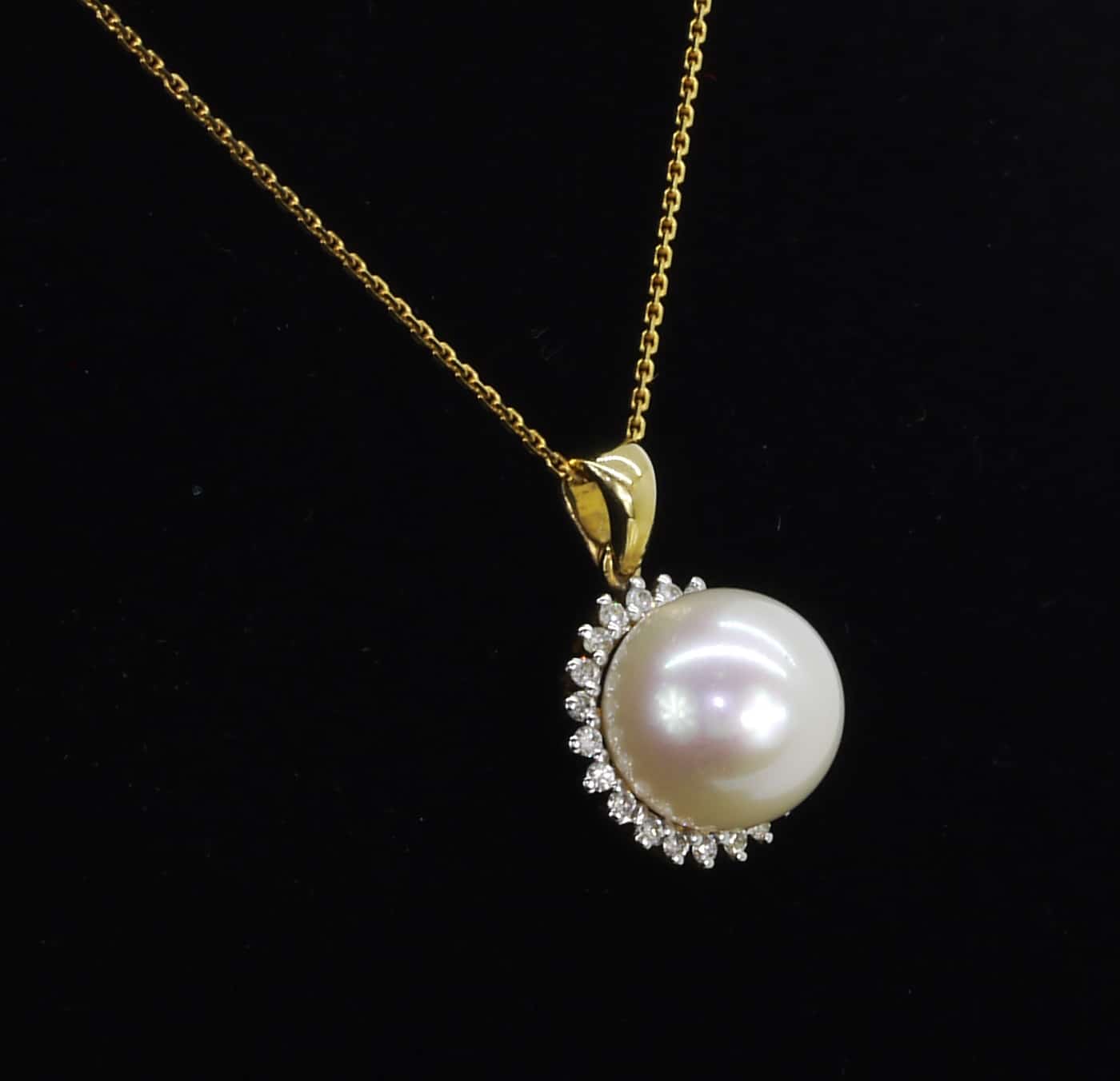 sarga-arany-gyongy-gyemant-szett-sgygysz02-gyemant-0-29ct-w-vs1-gyongy-7-5mm-8mm-14k