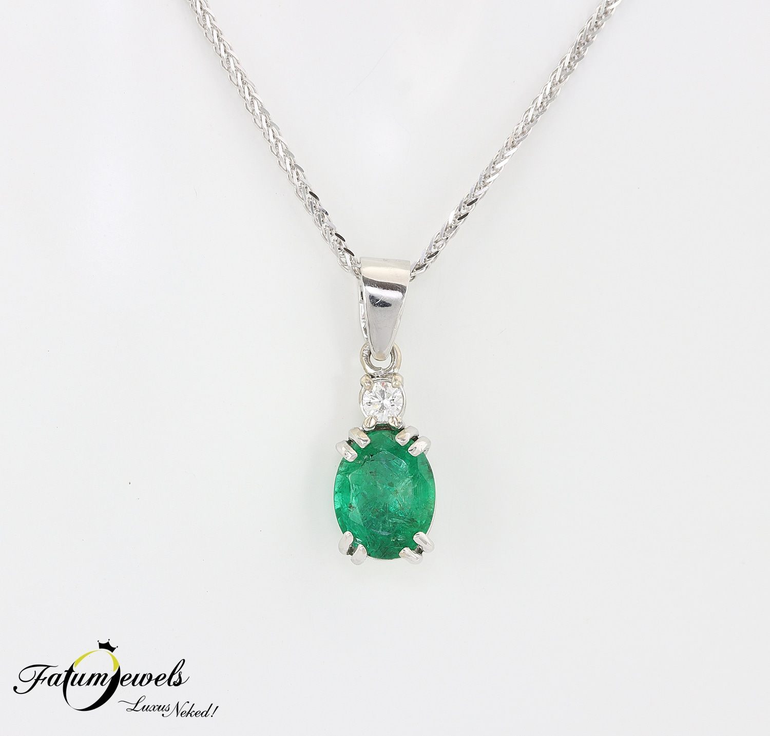 feherarany-gyemant-smaragd-medal-lanccal-fr1752-gyemant-brill-smaragd-dragako