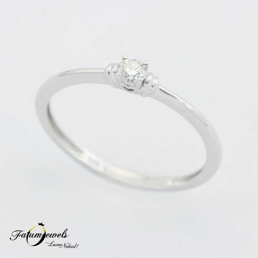 Hogyan ébreszti fel az eljegyzési gyűrű a kapcsolatot évek múltán is - fatumjewels.hu